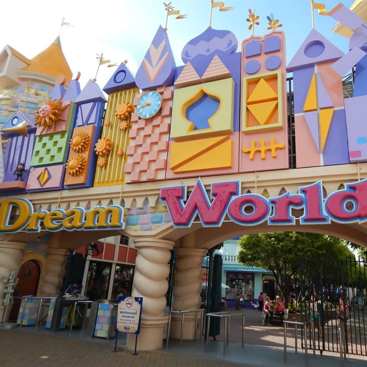 Dream World Bangkok – Family-Friendly Theme Park with Rides, Snow Town & More